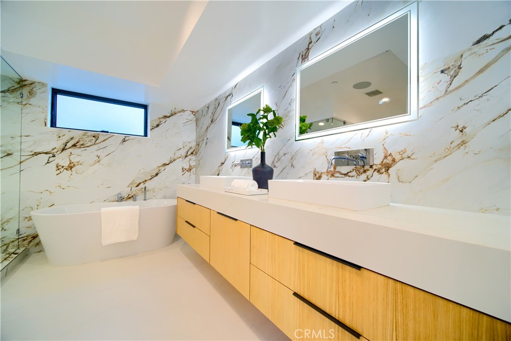 24a6dbe0 27c7 4f16 A506 31c2ccac3b2e