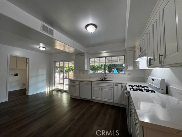 15902 Londelius Street photo 5