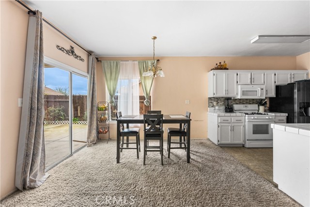 Detail Gallery Image 8 of 22 For 1213 E Bachelor, Bakersfield,  CA 93307 - 3 Beds | 2 Baths