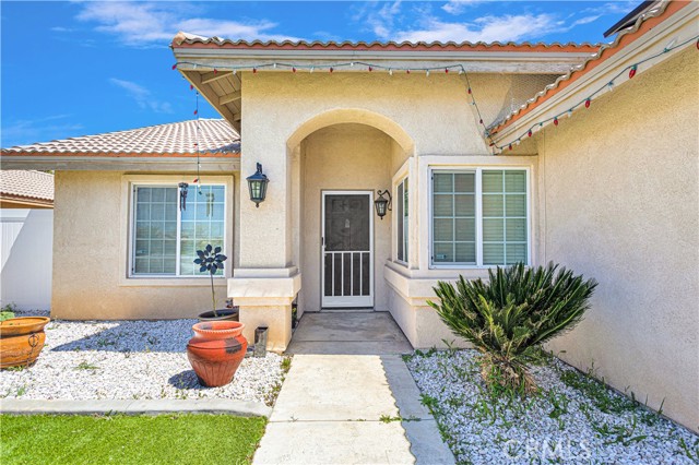 Detail Gallery Image 4 of 33 For 18563 Laurie Ln, Adelanto,  CA 92301 - 4 Beds | 2 Baths