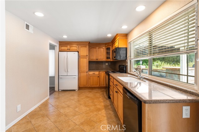 25265 Pana Court, Lake Forest CA: https://media.crmls.org/medias/24a9125d-1a0c-4033-9c53-a1ff714fb2d1.jpg