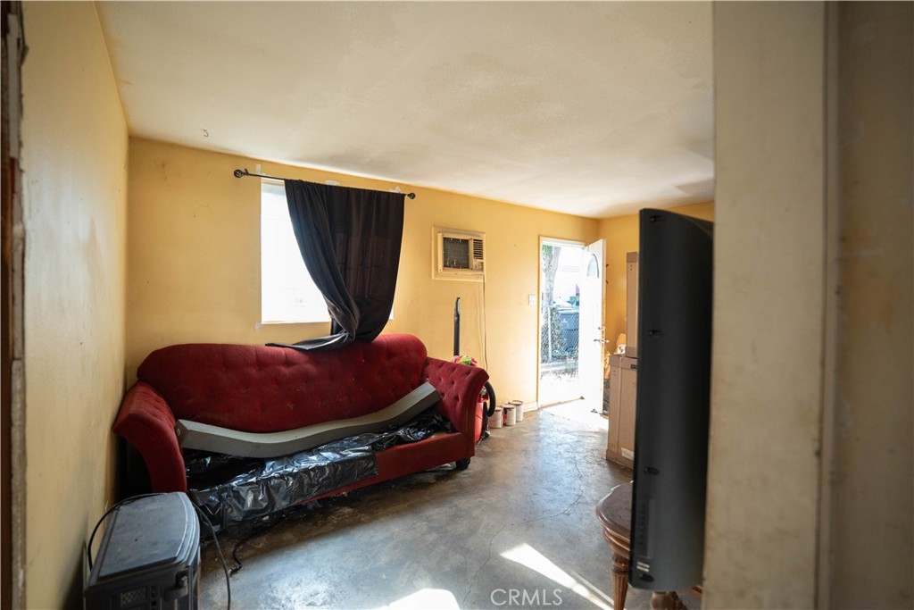 https://media.crmls.org/medias/24aa1134-be0e-472b-8ca6-475570fc4200.jpg?preset=X-Large