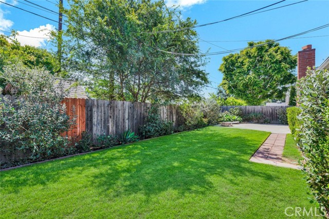 12872 Woodlawn Avenue, Tustin CA: https://media.crmls.org/medias/24aad962-fd65-4969-a4c2-75ac240688ca.jpg