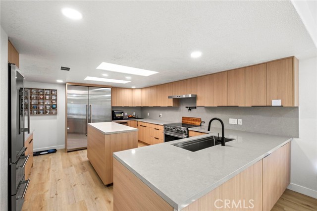 Detail Gallery Image 6 of 67 For 22731 Canyon Lake Dr, Canyon Lake,  CA 92587 - 4 Beds | 4 Baths