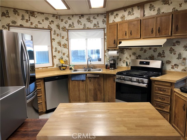 Detail Gallery Image 8 of 27 For 307 S Smith, Corona,  CA 92882 - 2 Beds | 2 Baths