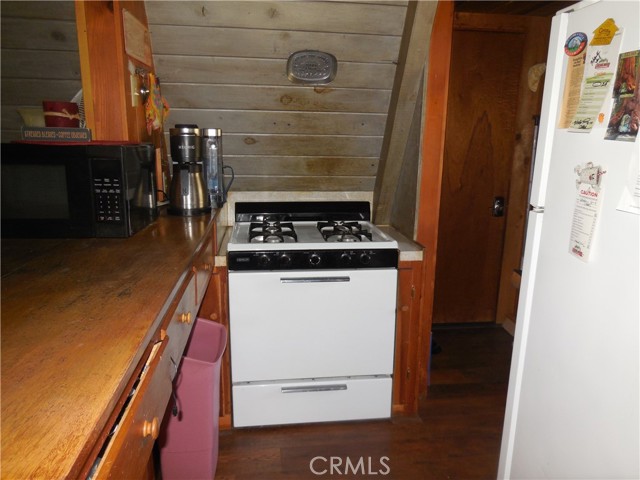 44824 Mountain Meadow Road, Oakhurst CA: https://media.crmls.org/medias/24ab87ad-50c9-474b-aa3e-e7600481cff8.jpg
