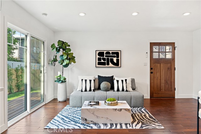 229 S Kingsley Drive, Los Angeles CA: https://media.crmls.org/medias/24ac568a-494a-4688-b715-d11177138c7a.jpg