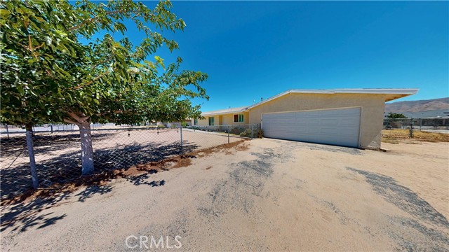 Detail Gallery Image 1 of 40 For 7601 Corona Ave, Hesperia,  CA 92345 - 3 Beds | 2 Baths