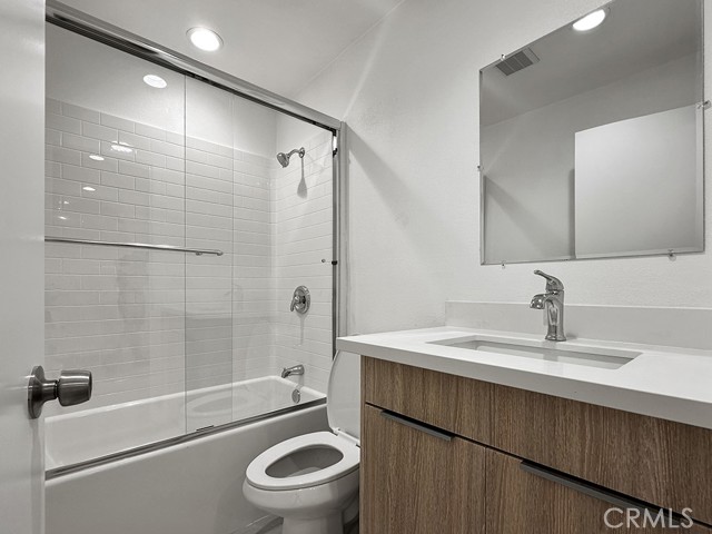 Detail Gallery Image 13 of 16 For 1144 Stanley Ave #D,  Long Beach,  CA 90804 - 3 Beds | 2 Baths