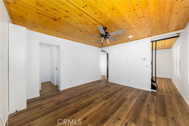 40085 Forest Road, Big Bear Lake CA: https://media.crmls.org/medias/24af41e7-3494-4e12-8261-8582ff822b0b.jpg