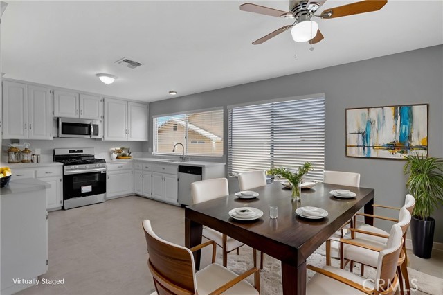 Detail Gallery Image 4 of 49 For 12710 Santa Anita, Victorville,  CA 92395 - 4 Beds | 2 Baths