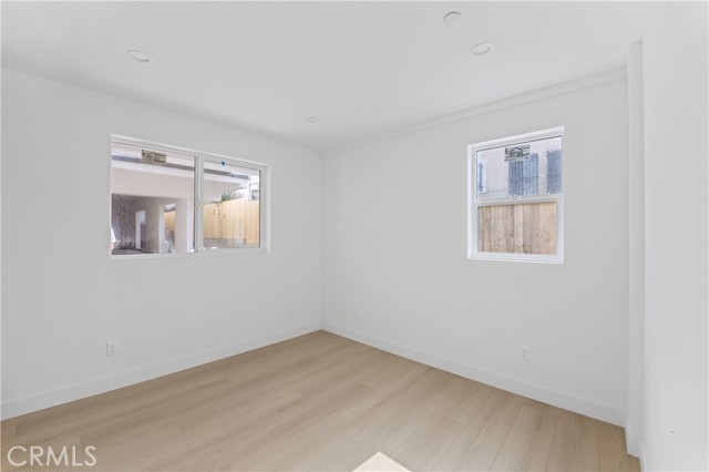 Detail Gallery Image 2 of 12 For 4511 Rosewood Ave #1/2,  Los Angeles,  CA 90004 - 4 Beds | 4/1 Baths