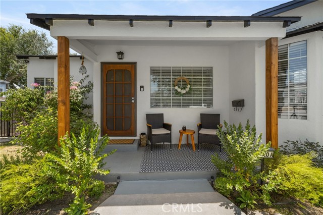 1820 N Avon Street, Burbank CA: https://media.crmls.org/medias/24b0ff92-4227-48e3-9f4c-2f503025aca2.jpg