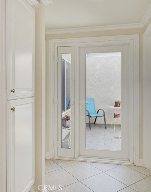 2372 Via Mariposa W, Laguna Woods CA: https://media.crmls.org/medias/24b106c7-7294-4e89-9749-5d10a2c9b909.jpg