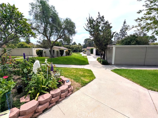 Detail Gallery Image 5 of 32 For 188 Avenida Majorca a,  Laguna Woods,  CA 92637 - 2 Beds | 2 Baths