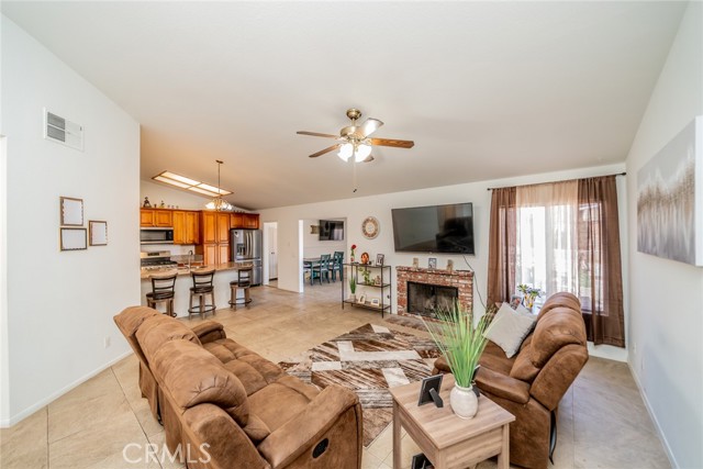 Detail Gallery Image 5 of 37 For 14564 Lilac Rd, Adelanto,  CA 92301 - 3 Beds | 2 Baths