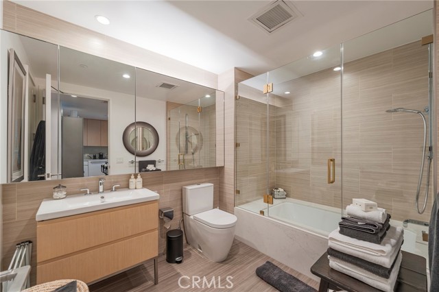 877 Francisco Street, Los Angeles CA: https://media.crmls.org/medias/24b22d0a-0947-4d0e-9512-806a24a1c650.jpg