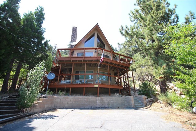 Detail Gallery Image 2 of 44 For 38532 N Shore Dr, Fawnskin,  CA 92333 - 3 Beds | 2/1 Baths
