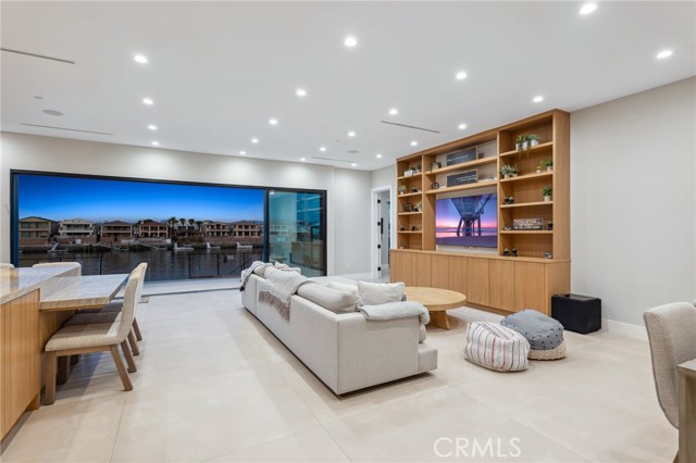 Detail Gallery Image 4 of 28 For 908 Beach, Needles,  CA 92363 - 6 Beds | 6/1 Baths