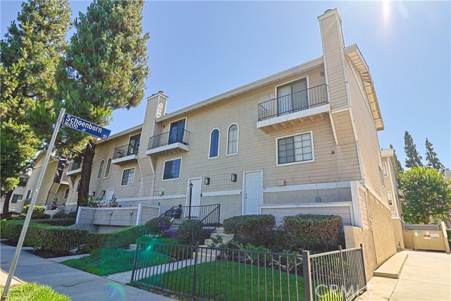 8338 Woodley Pl, North Hills CA: https://media.crmls.org/medias/24b3c585-0acd-4ff2-856f-648e8cbd7eba.jpg