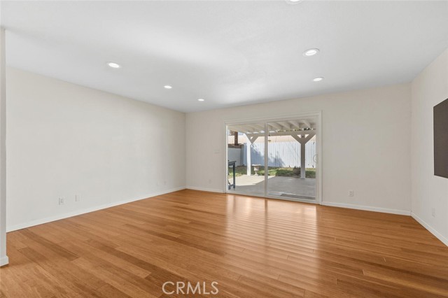 Detail Gallery Image 6 of 24 For 27418 Arriola Ave, Saugus,  CA 91350 - 4 Beds | 2 Baths