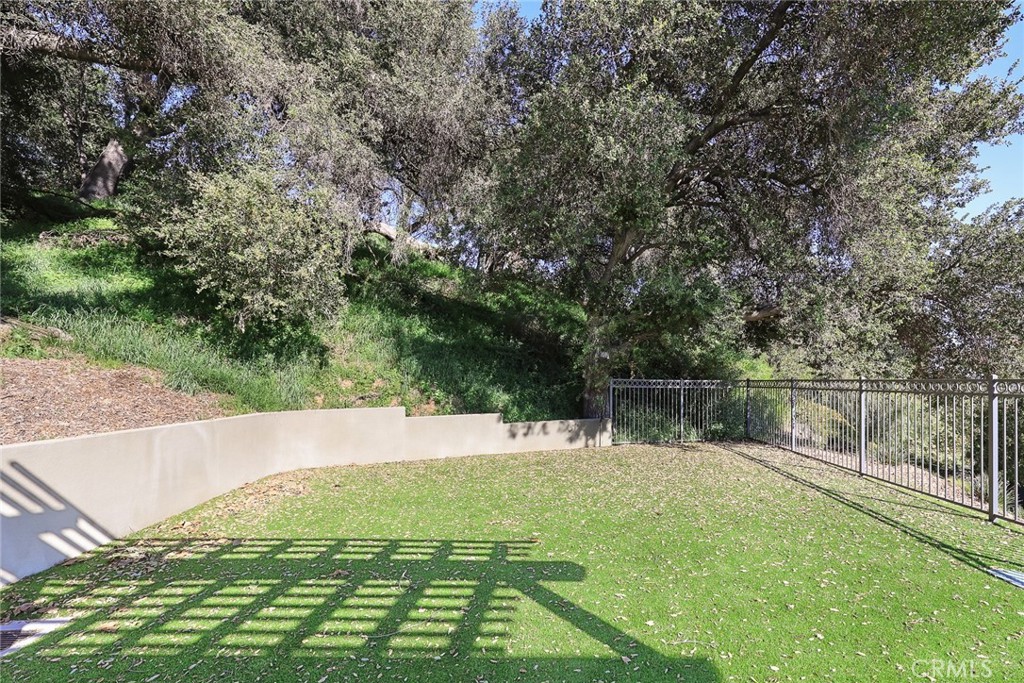 https://media.crmls.org/medias/24b67d13-9804-4cc9-9d84-e09dd06ff6c9.jpg?preset=X-Large