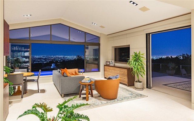 38 Saddleback, Rolling Hills CA: https://media.crmls.org/medias/24b6f3c3-475e-4e30-9152-81d83fcfd311.jpg