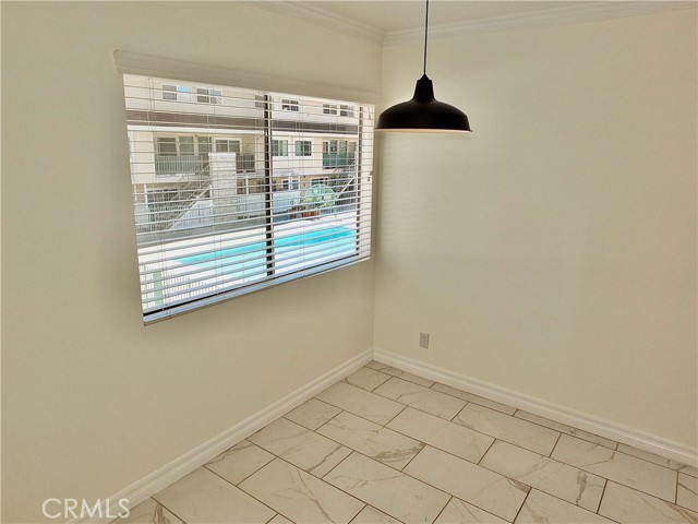 121 Sinclair Avenue, Glendale CA: https://media.crmls.org/medias/24b70901-1623-4596-8911-c252e4e13a3a.jpg