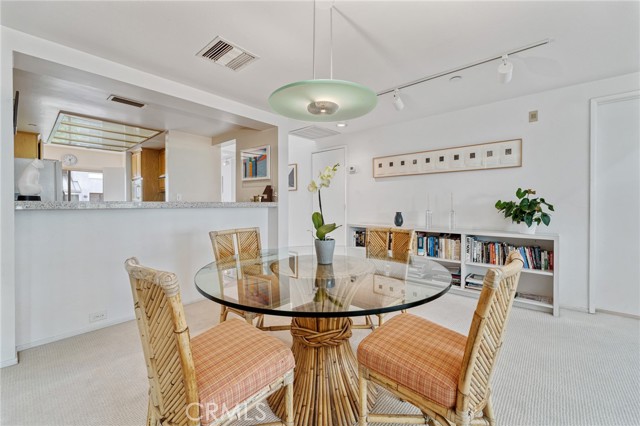 2910 Neilson Way, Santa Monica CA: https://media.crmls.org/medias/24b7b876-1b20-44ff-bbce-e760fd330ea2.jpg