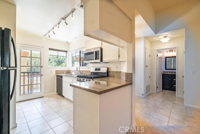 Detail Gallery Image 10 of 21 For 25869 Mcbean #82,  Valencia,  CA 91355 - 1 Beds | 1 Baths