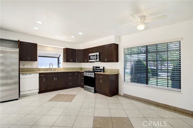 24409 Dunlavy Court, Moreno Valley CA: https://media.crmls.org/medias/24b7cf14-6bd2-462f-b776-ef70c09dbfd3.jpg