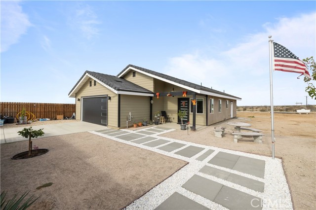 Detail Gallery Image 8 of 43 For 13857 E G Ave, Lancaster,  CA 93535 - 2 Beds | 2 Baths