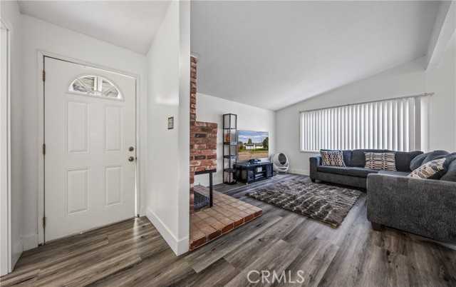 Detail Gallery Image 4 of 18 For 26960 26960 14th St, Highland,  CA 92346 - 3 Beds | 1/1 Baths