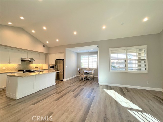 Detail Gallery Image 4 of 25 For 202 Bishop, Irvine,  CA 92620 - 2 Beds | 2 Baths