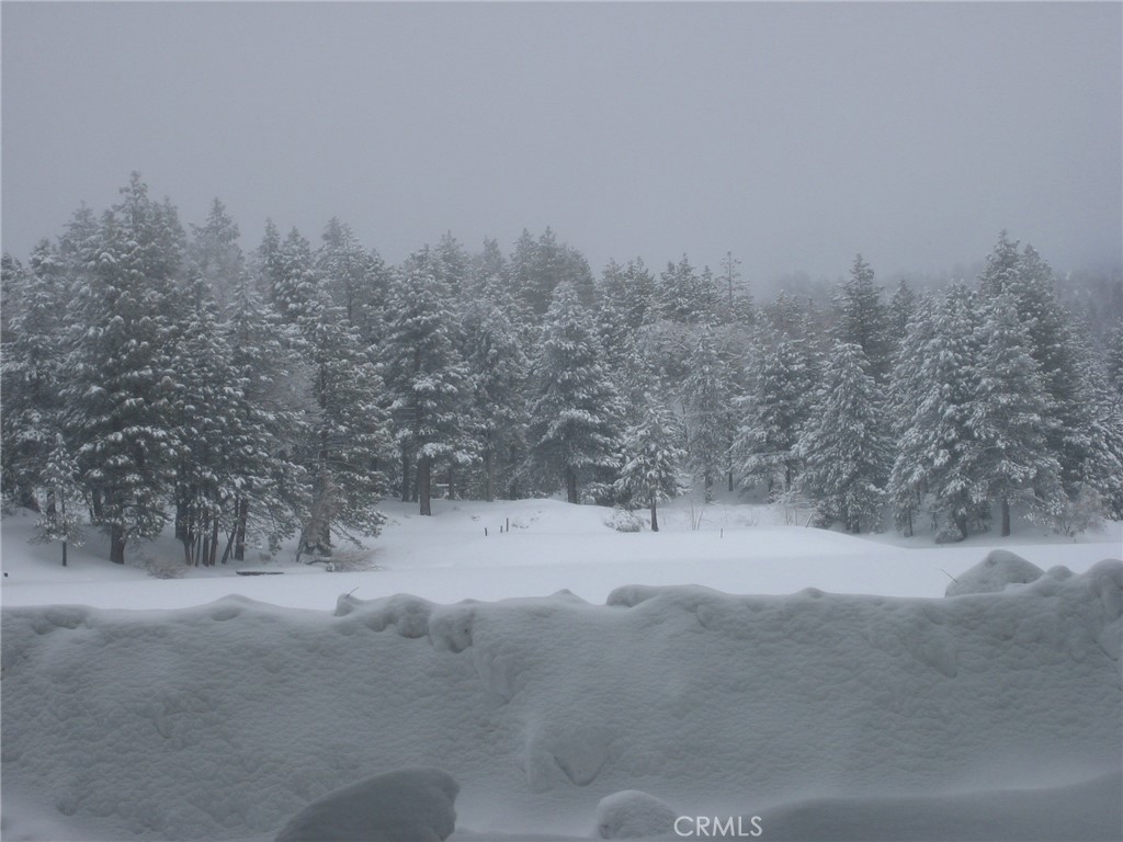 https://media.crmls.org/medias/24b874d4-9f16-4b88-9d59-ef4528891b46.jpg?preset=X-Large