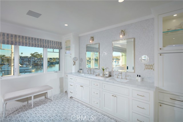 Detail Gallery Image 20 of 55 For 14 Beacon Bay, Newport Beach,  CA 92660 - 4 Beds | 4/1 Baths