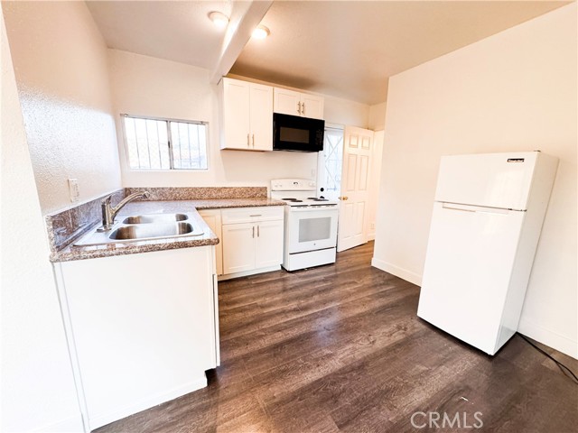 1746 W 82nd Street, Los Angeles CA: https://media.crmls.org/medias/24ba0c45-9e87-4ceb-b923-8b47c340e800.jpg