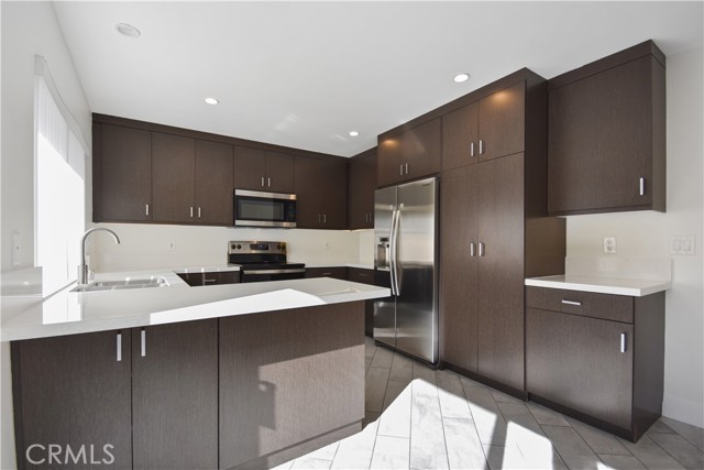 Detail Gallery Image 2 of 8 For 11 Dragonfly, Irvine,  CA 92604 - 3 Beds | 2/1 Baths