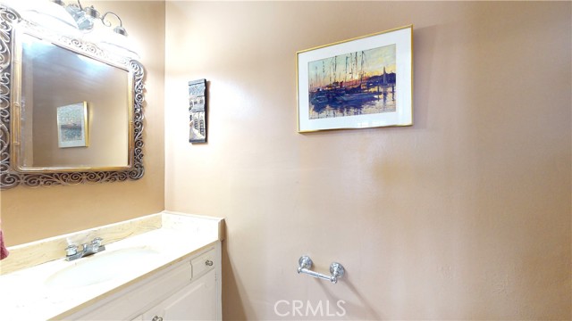 Detail Gallery Image 15 of 16 For 336 1/2 S Reeves Dr, Beverly Hills,  CA 90212 - 2 Beds | 1/1 Baths