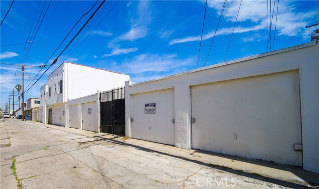 1113 Pacific Ave, Long Beach CA: https://media.crmls.org/medias/24bcc6f5-eb09-468b-b6de-3b25492a6358.jpg
