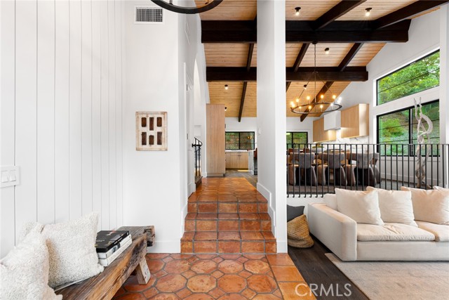 4885 Winnetka Avenue, Woodland Hills CA: https://media.crmls.org/medias/24bcfcc4-6e4b-4ebd-9699-f966242a1402.jpg