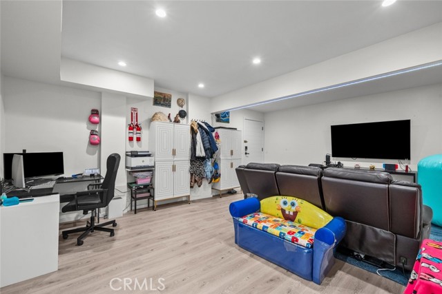 22835 Styles Street, Woodland Hills CA: https://media.crmls.org/medias/24bd5123-31ff-4dae-8a76-75ab6c47198b.jpg