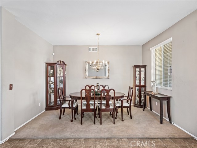 Detail Gallery Image 8 of 42 For 12685 Biscayne, Victorville,  CA 92392 - 5 Beds | 3/1 Baths