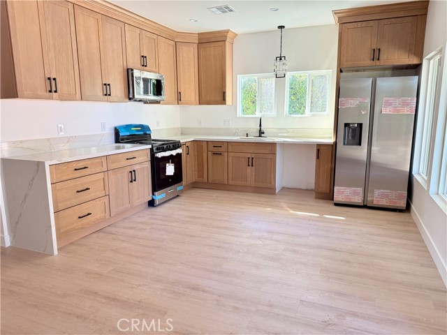 Detail Gallery Image 3 of 9 For 17438 1/2 Horace St, Granada Hills,  CA 91344 - 2 Beds | 1 Baths