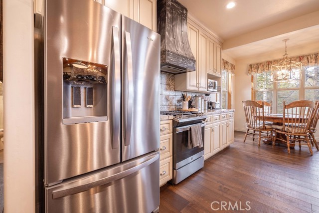 Detail Gallery Image 12 of 40 For 1629 Angels Camp, Big Bear Lake,  CA 92315 - 4 Beds | 3 Baths