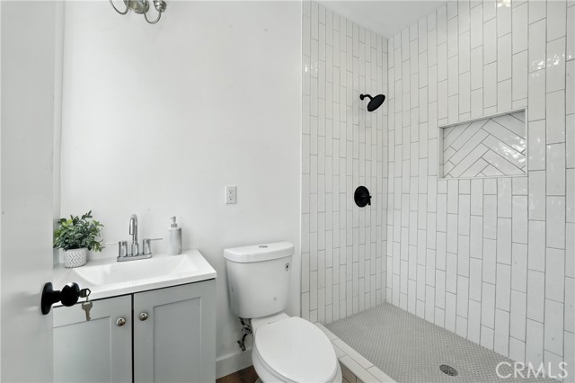 3031 3033 Vineyard Avenue, Los Angeles CA: https://media.crmls.org/medias/24befa3f-3c61-4c36-a9dc-496c7f7d5e19.jpg