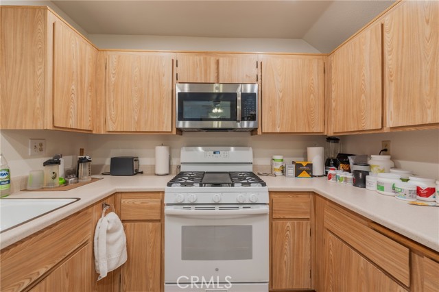 409 Utica Avenue, Huntington Beach CA: https://media.crmls.org/medias/24bf2fac-4638-4a7f-9cd3-5c4902260dd1.jpg