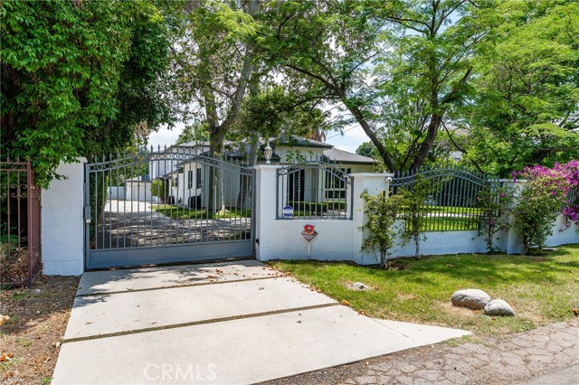 22904 Calvert Street, Woodland Hills CA: https://media.crmls.org/medias/24c01f0e-a337-41ef-9ef1-2415a8545ce7.jpg
