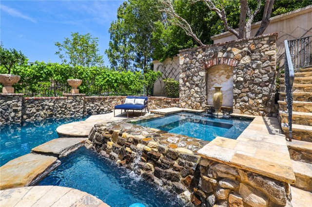 20 Cherry Hills Lane, Newport Beach CA: https://media.crmls.org/medias/24c06f19-c2ad-4d6a-b0c8-fa869b6b21d0.jpg