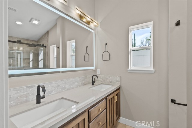 Image 23 of 35 For 25072 Atwood